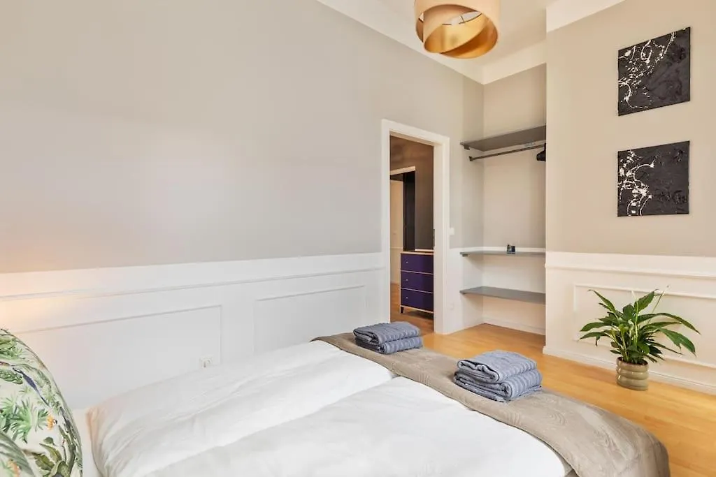 Apartment Anthrazit Oasis Near Center Shoppingstreet 3 Room Vienna
